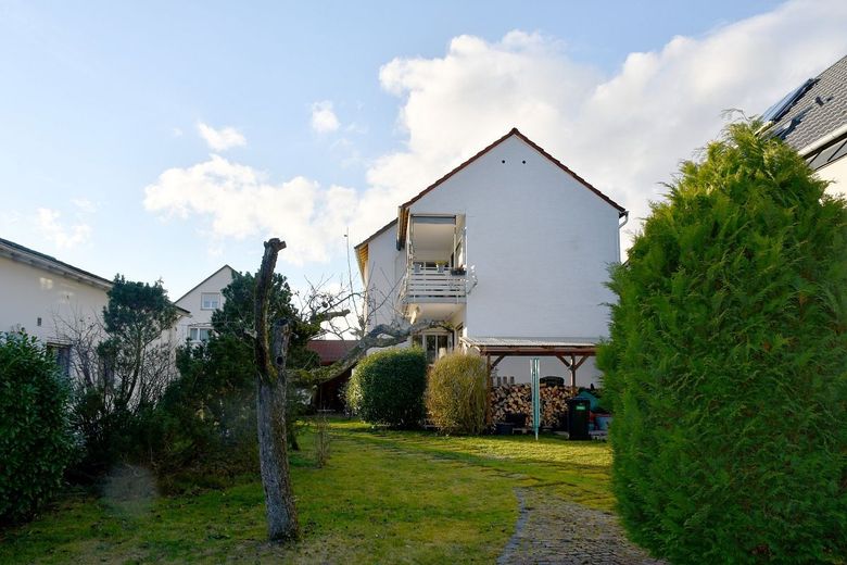 Freistehendes gepflegtes Zweifamilienhaus in Weiterstadt – Hausansicht Gartenseite
