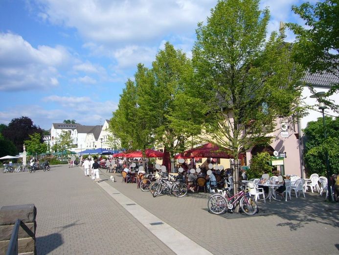 Hochwertige helle 3-Zi.-Whg., Einbauküche u. Balkon, in modernem 4-Fam.-Haus, Bestwohnlage Groovnähe – Biergärten an der Groov