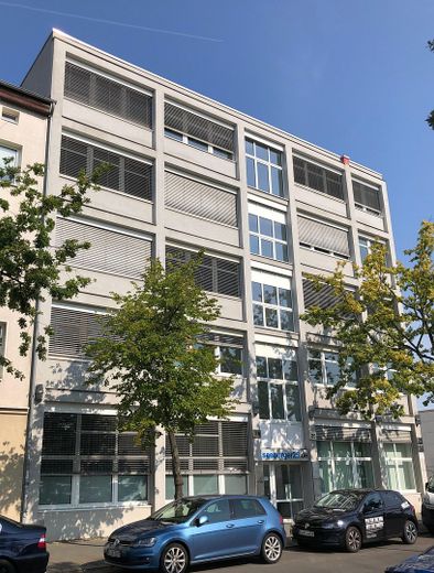 Moderne Büroeinheit mit 3 hellen Räumen unweit Spandauer Arcaden – Hausansicht