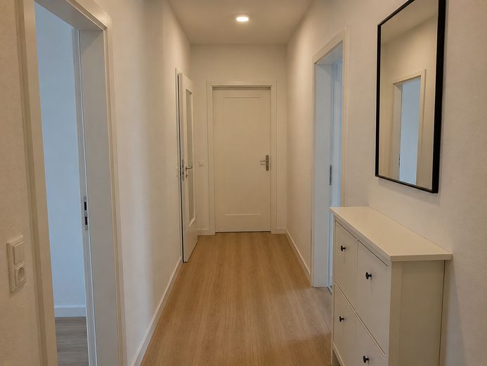 ¿Nuevo en Kleve? Habitación amueblada en un piso compartido recién formado de 3 personas – Flur
