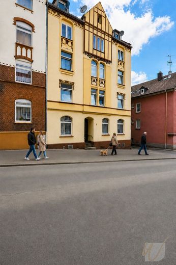 131 m² mit Balkon &amp; Dachausbau-Potenzial - 4-Zimmer-Wohnung und Stellplatz-Provisionsfrei – Hausansicht