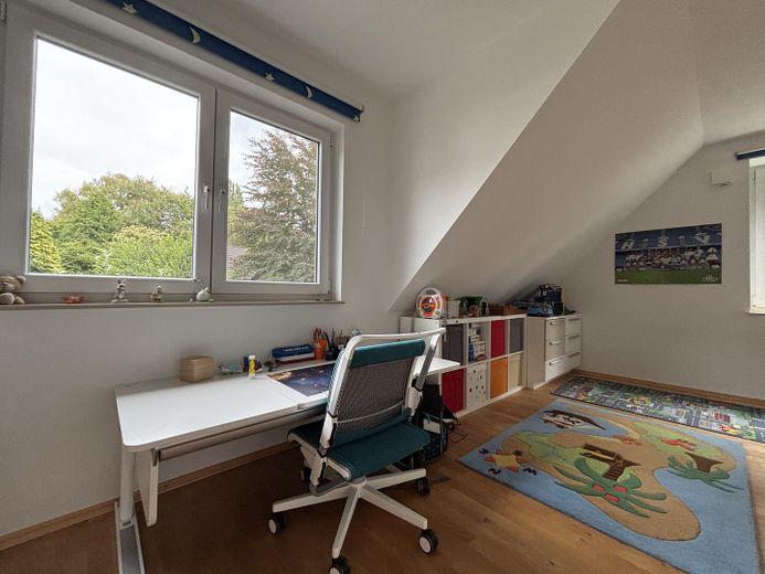 Provisionsfreie Doppelhaushälfte in ruhiger Lage von privat – 2. Schlafzimmer im OG
