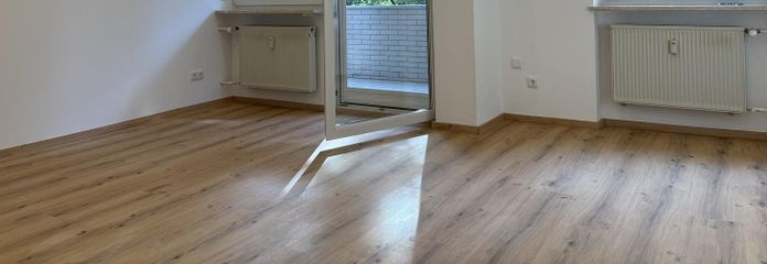 Helles Wohnzimmer mit Loggia