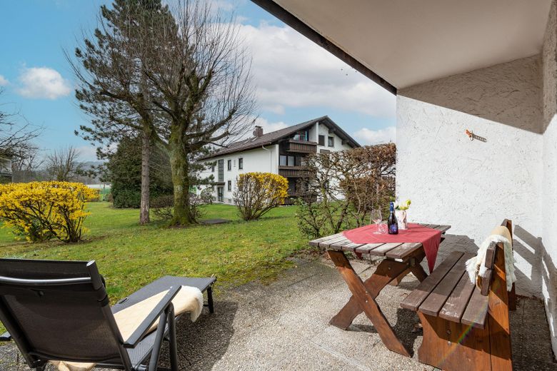 1,5 Zimmer Wohnung mit schöner privater Terrasse, Schwimmbad und Sauna – Private Terrasse 1