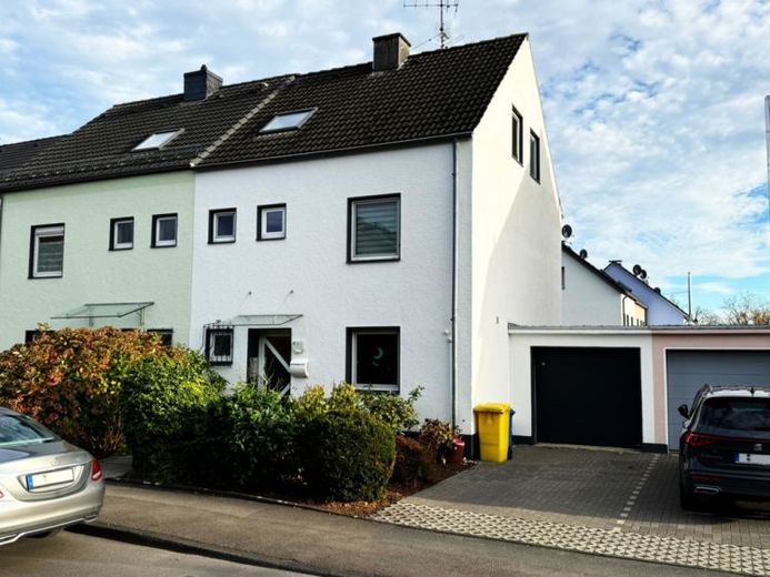 SENZA PROVVIGIONE:
PORZIONE DI CASA BIFAMILIARE con UNITÀ ABITATIVA INDIPENDENTE e GIARDINO 
a SOLINGEN HÖHSCHEID – Photo 1