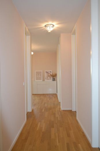 Beautiful 3-room apartment with a park view and plenty of sunlight in Riedberg, Frankfurt am Main – Flur