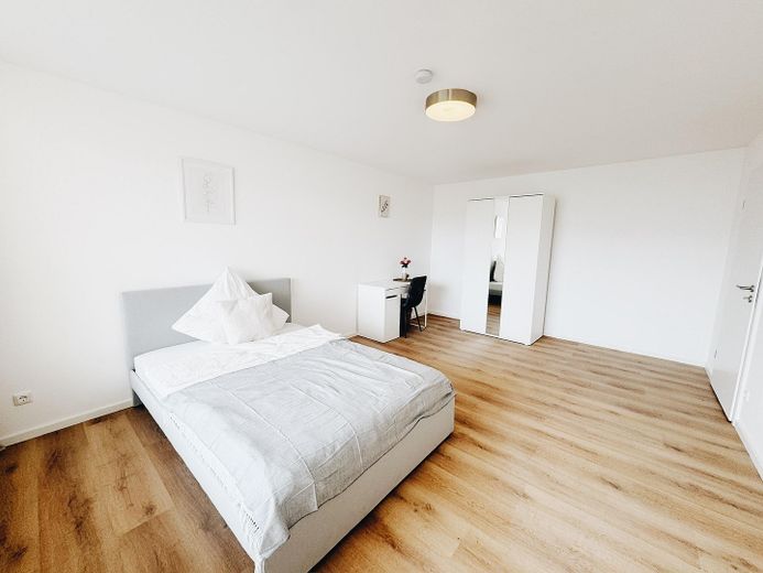 Renovated shared apartment with balcony (fully furnished) – Zimmer 4