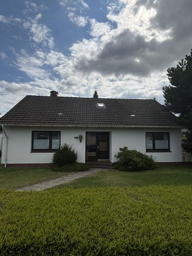 solides Einfamilienhaus an der Elbe – Foto 1