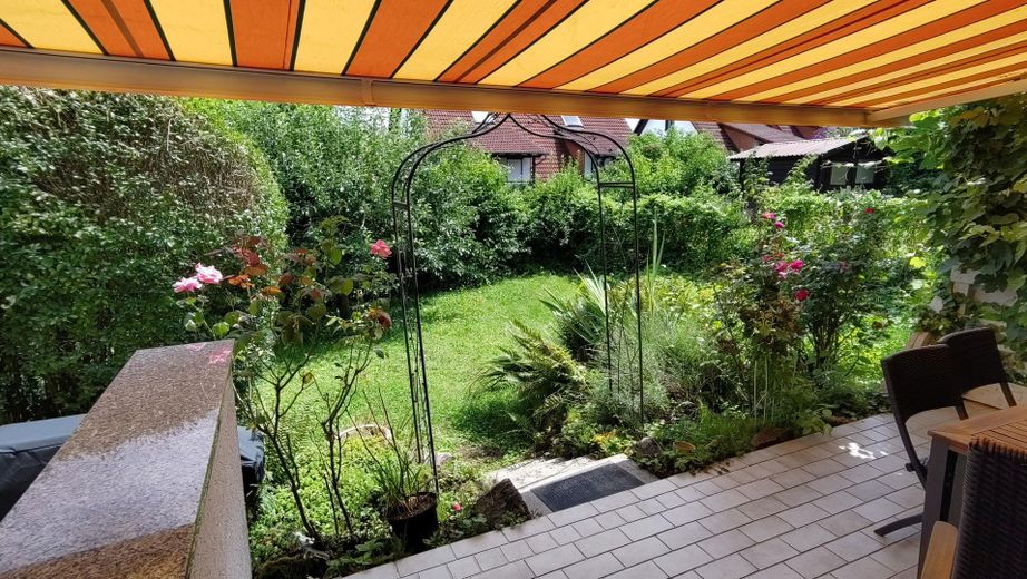 Terrasse mit Garten