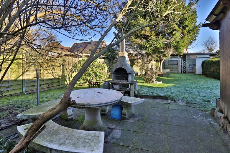 EFH mit ELW und voll ausgestatteter Oldtimer-Werkstatt - Wohnen &amp; Leidenschaft unter einem Dach – Garten