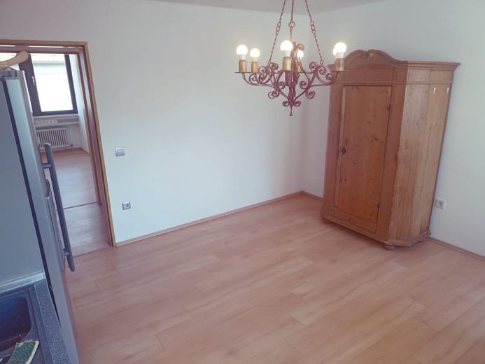 Große 4 Zimmer WHG mit Dachterrasse in bester Lage mit Stellplatz – Foto 3