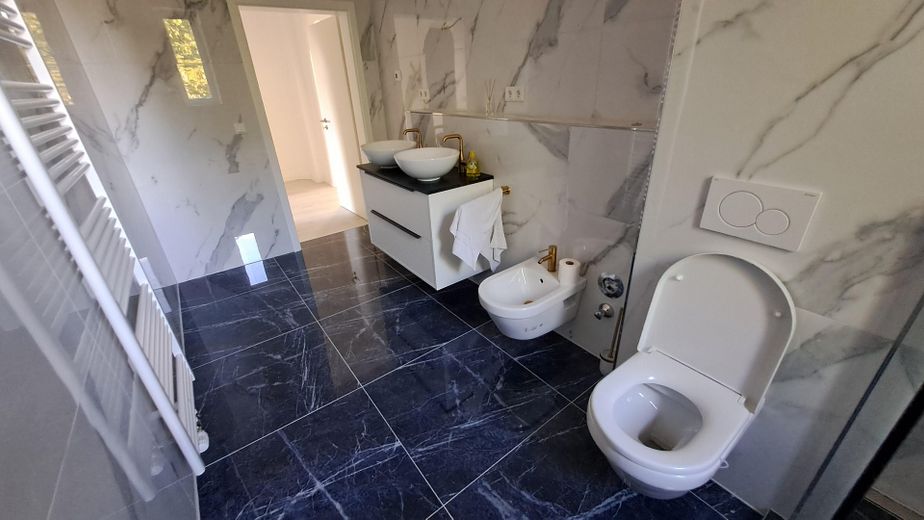 6 Raumwohnung bestehend aus 2 zusammengelegten ETW – Bad