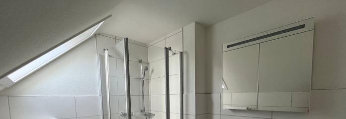 Nowoczesne mieszkanie 2-pokojowe z kuchnią i łazienką oraz nową kuchnią zabudowaną (w pobliżu Koblencji) – Bad 1. Perspektive