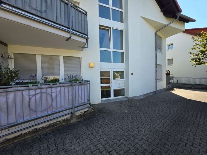 Helle Wohnung mit fußläufig guter Anbindung, West-Balkon und Tiefgaragenstellplatz – Außenansicht