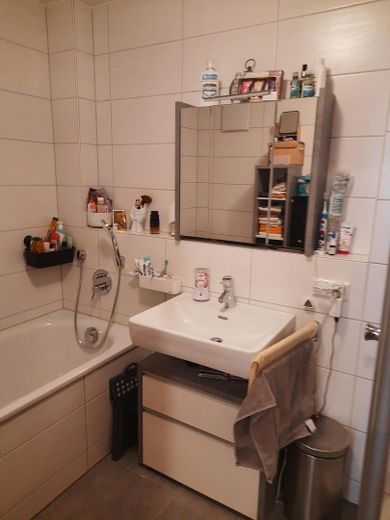 Helle 4-Zimmer-Wohnung mit Wohnküche in Neuffen – Badezimmer