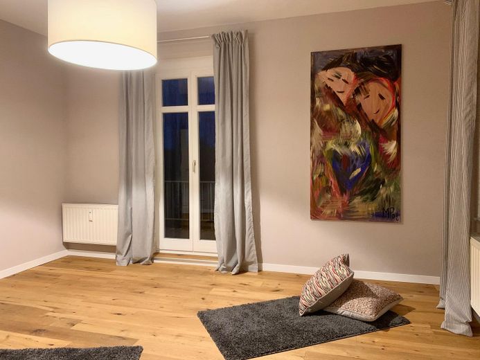 Lutherstraße: 2-Zimmer-Wohnung mit toller Küche, Parkett und Balkon – Wohnzimmer IV