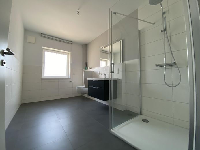 Exklusive Penthousewohnung mit großer Dachterrasse, EBK & Garage in Marburg-Cappel – Foto 10