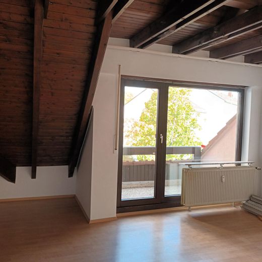 निजी विक्रेता से: Frankenthal-Nord में 2 कमरों का अपार्टमेंट, कार पार्किंग स्थल और लॉजिया सहित – Esszimmer_Loggia