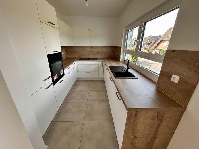 Luxus-Maisonette mit eigenem Eingang | Erstbezug | Klimaanlage | Wallbox | Einbauküche | 2 Bäder – Hochwertige Einbauküche