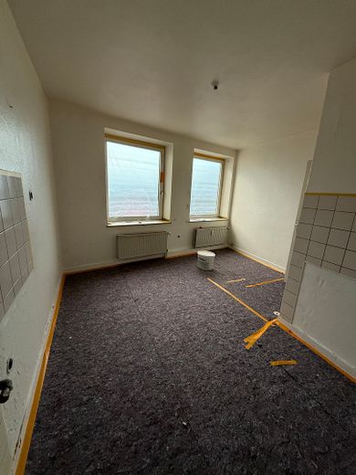 Frisch renovierter Wohntraum mit Panoramablick über die Gladbecker Innenstadt – Blick von der Küche in Essb.