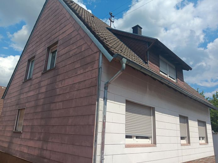 Verkaufe 2 Familien Haus mit Großem Grundstück  im sanierungsbedürftigen Zustand. – Foto 2