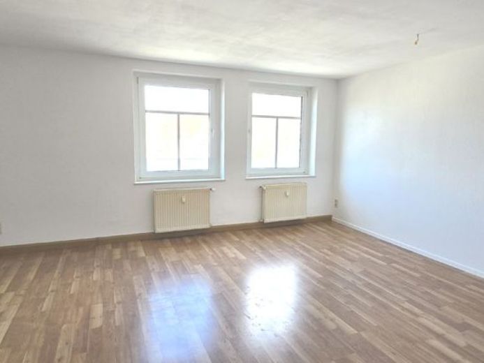 ! Attraktiv, geräumige 2 Zi.Wohnung mit großer Küche und Balkon ! – Foto 1