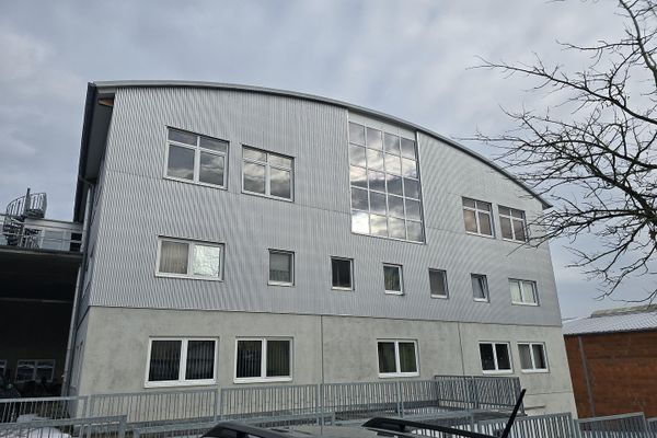 Großzügige Gewerbefläche im Souterrain