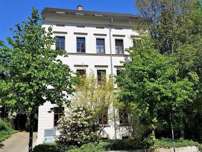 Mitten in der Stadt und doch im Grünen! – Foto 1