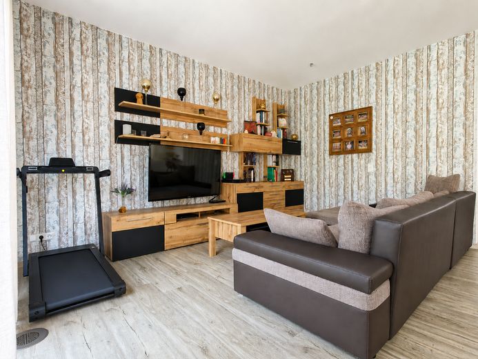 Modernes 217-m²-Familienhaus mit 8 Zimmern, PV-Speicher, Wallbox, Solar & großem Garten – Foto 15