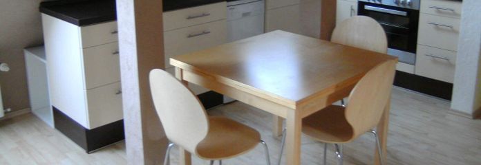 Apartamento individual de 2 habitaciones con cocina equipada y galería para dormir – Küche