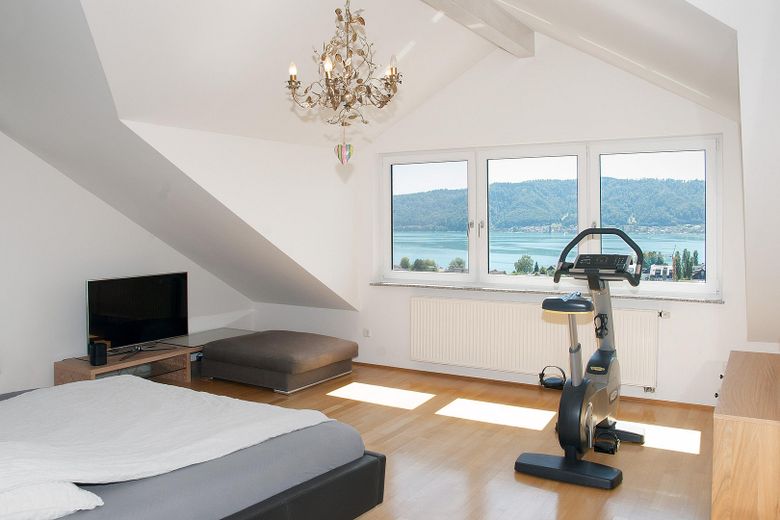 Porzione di bifamiliare con vista sul lago a Ludwigshafen – Schlafzimmer DG
