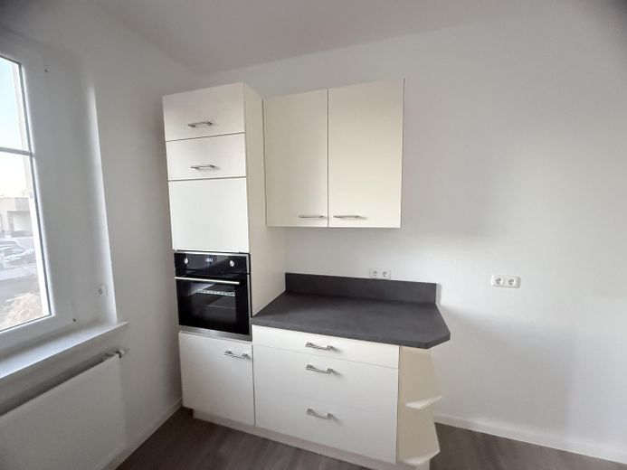Schöne 2-Raumwohnung zentr. Lage in Bad Lauchstädt – Küche mit Fenster