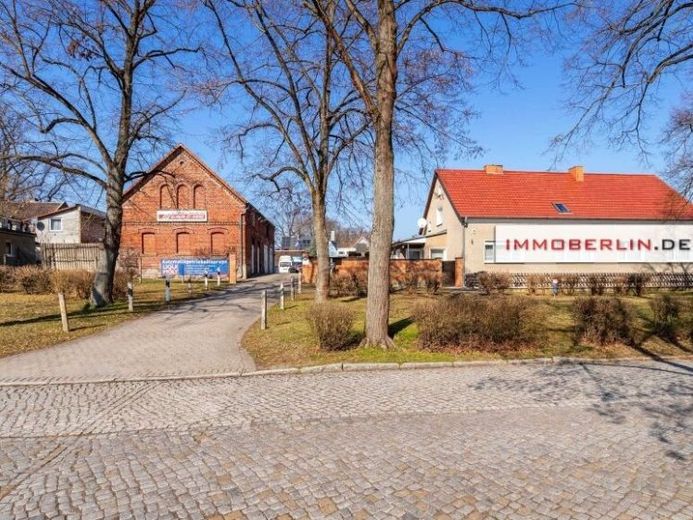 IMMOBERLIN.DE - Vielseitiges Ein-/Zweifamilienhaus in attraktiver Lage nahe Berlin – Foto 1
