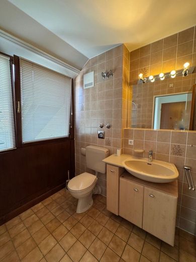 Bezugsfrei: Dachgeschosswohnung mit 2 herrlichen Dachterrassen in Taufkirchen – Bad