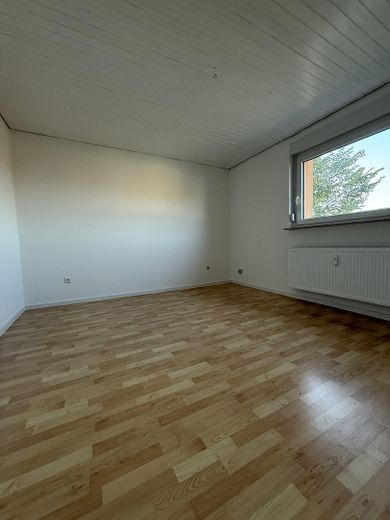 Piso de 3 habitaciones recién renovado con cocina y baño – Foto 3