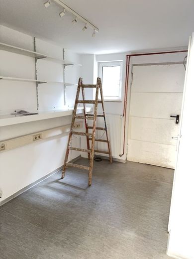 Kleine Ladenfläche in hochfrequenter Lauflage von Wiesbaden-Biebrich – Innenansicht