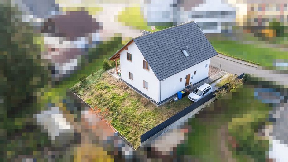 Ein Zuhause, das mitdenkt: modern, effizient und familienfreundlich! Familienhaus mit viel Platz! – Blick in den Garten