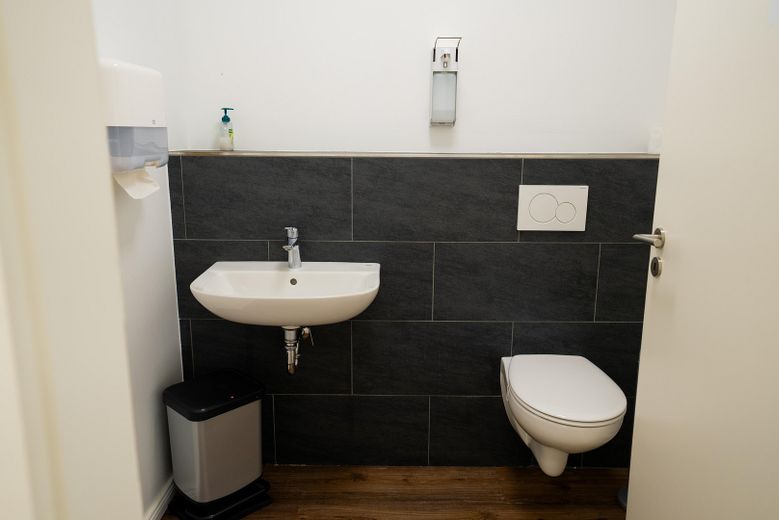 Repräsentive Gewerbeimmobilie mit Einliegerwohnung – WC 2