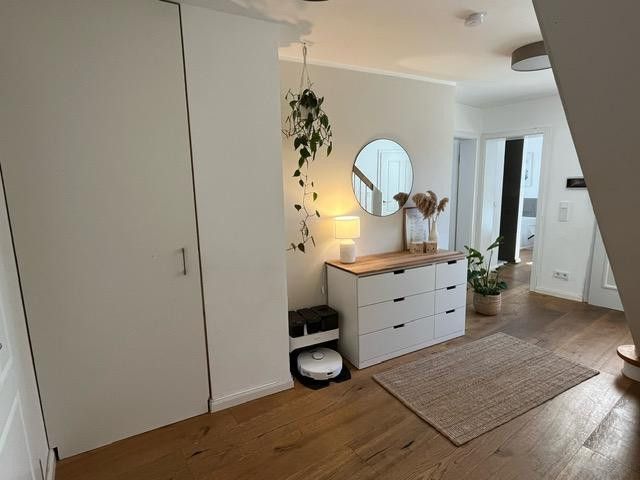 Einfamilienhaus - kernsaniert mit Innenhof und Garten, Scheune, PV – Flur EG 