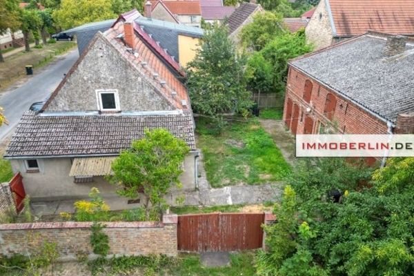 IMMOBERLIN.DE - Характерний будинок, що потребує ремонту, із сараєм і земельною ділянкою