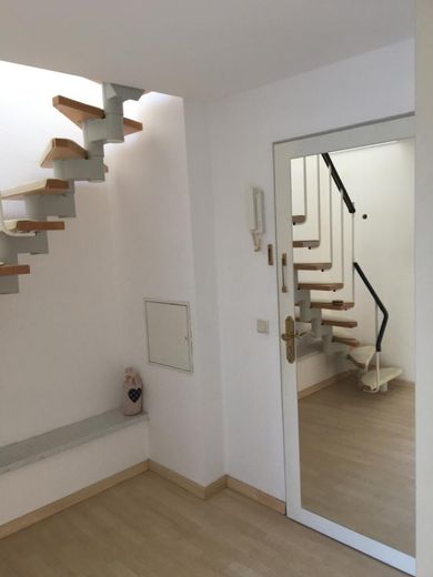 Maisonette mit gehobener Ausstattung und Tiefgarage (Nutzfläche ca. 60m²) – Flur
