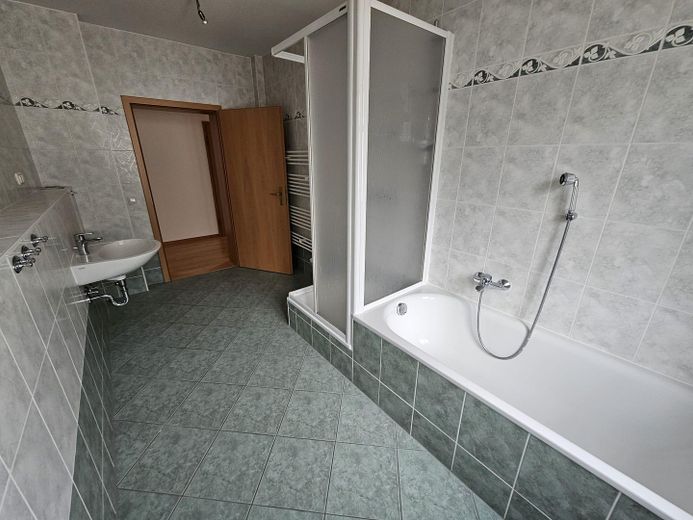 Helle 4-Zimmer-Wohnung in Eberswalde – ideal für Familien – Bad mit Dusche & Badewanne