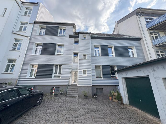 4,5 odalı dubleks daire, 2. üst kat, yeni banyo, sakin konum – Hofseite
