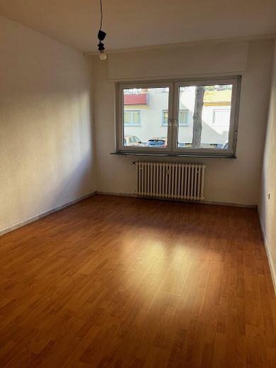 3 Zimmer Wohnung mit Einbauküche, saniertem Badezimmer und sep. WC – Schlafzimmer 
