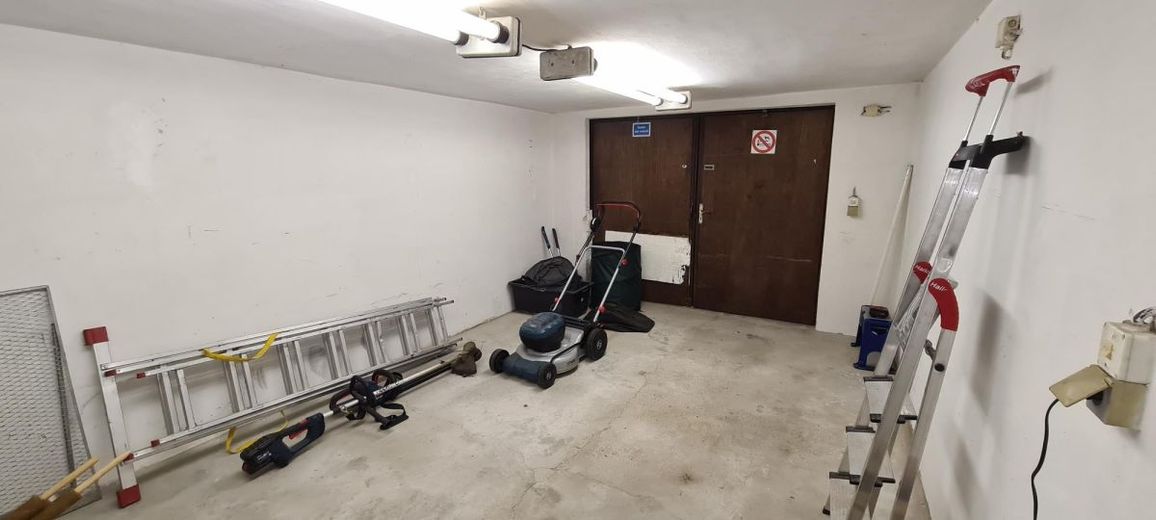ab sofort: Einfamilienhaus in ruhiger Dorflage nahe Hermsdorf, Preis VB – Garage