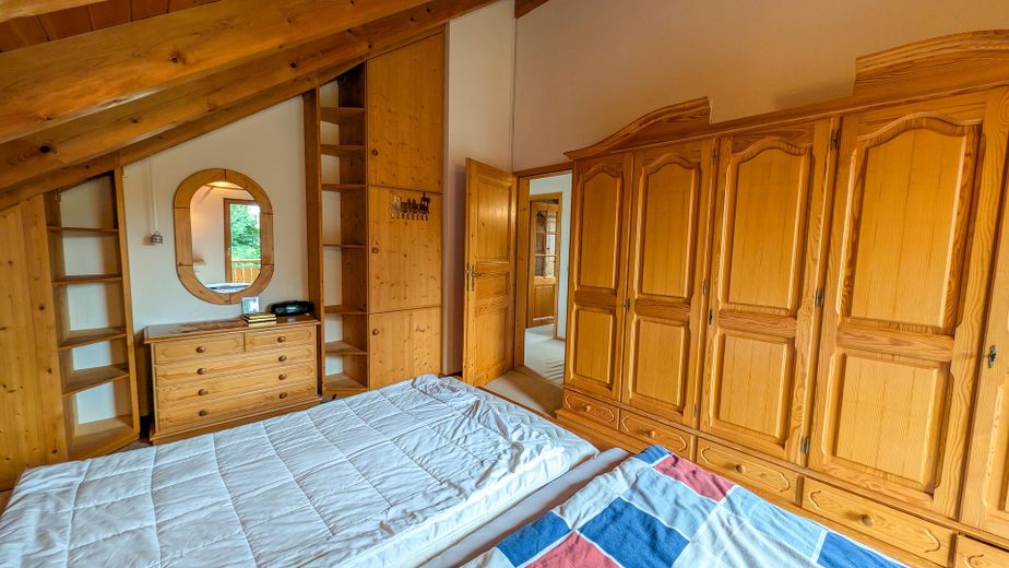 Ruhige Lage, charmantes Einfamilienhaus in kanadischer Rot-Zeder-Bauweise mit großem Garten – Foto 17