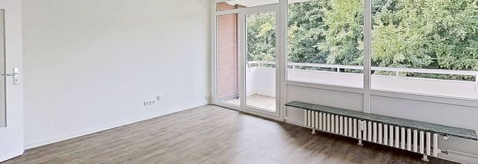 Große 3-Zi.-Whg. mit BALKON, EBK und viel Lichteinfall – Ansicht I: Wohn- und Esszimmer