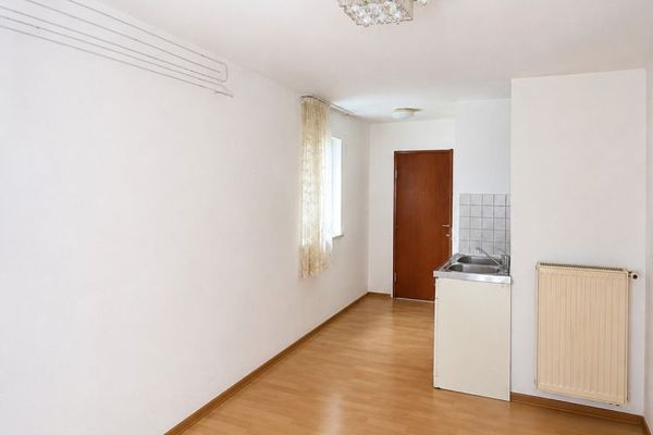 Schönes 1 Zimmer Apartment im EG 21qm mit Terrasse in Mannheim zu vermieten.