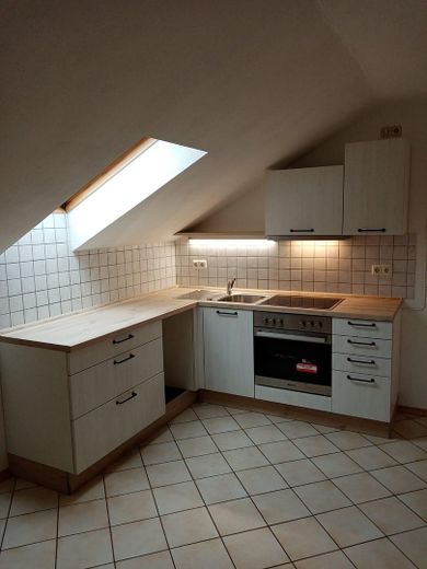 Schöne 3,5-Zimmer Wohnung mit Balkon in Königsdorf-Osterhofen – Küche inkl. Einbauküche