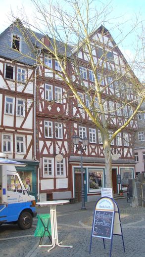 Mitten im Leben - Wohnung Kornmarkt 4 -4ZKB-  zu vermieten! – Aussen